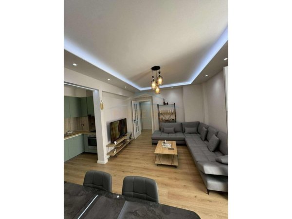 Tirane, jepet me qera apartament 2+1 Kati 11, 90 m² 850 € (Rruga e Kavajes)