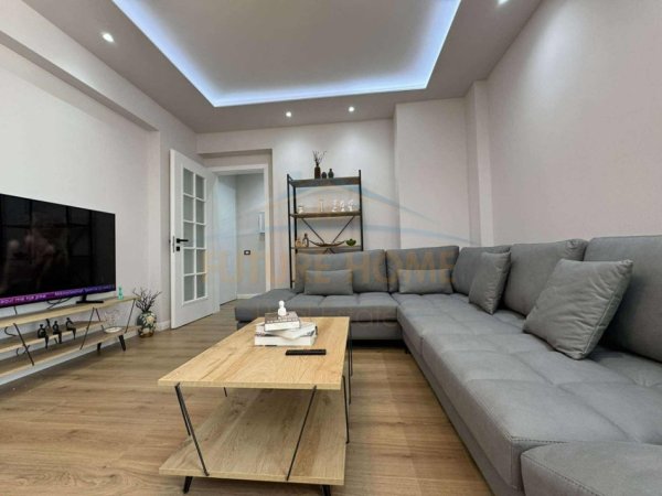 Tirane, jepet me qera apartament 2+1 Kati 11, 90 m² 850 € (Rruga e Kavajes)