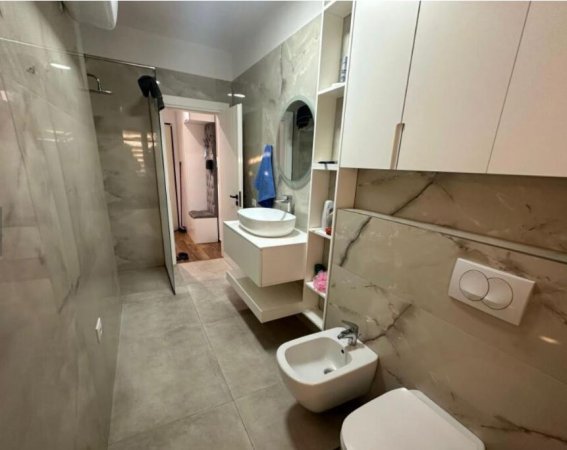 Tirane, jepet me qera apartament 2+1+Ballkon , 110 m² 900 €
