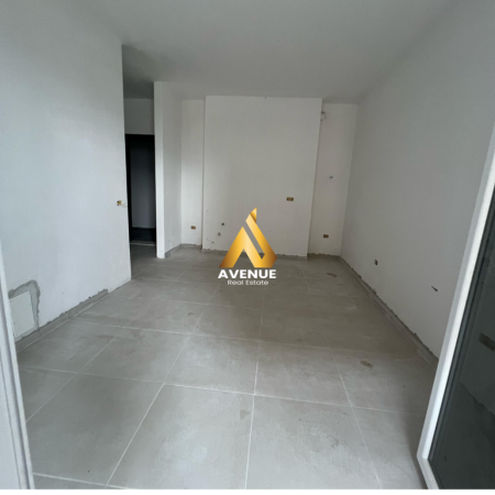 Tirane, shitet apartament 1+1+Ballkon Kati 3, 53 m² 68.000 € (gryka e kacanikut)
