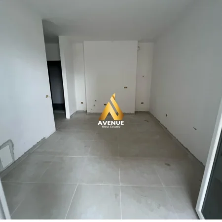 Tirane, shitet apartament 1+1+Ballkon Kati 3, 53 m² 68.000 € (gryka e kacanikut)