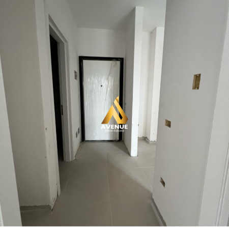 Tirane, shitet apartament 1+1+Ballkon Kati 3, 53 m² 68.000 € (gryka e kacanikut)