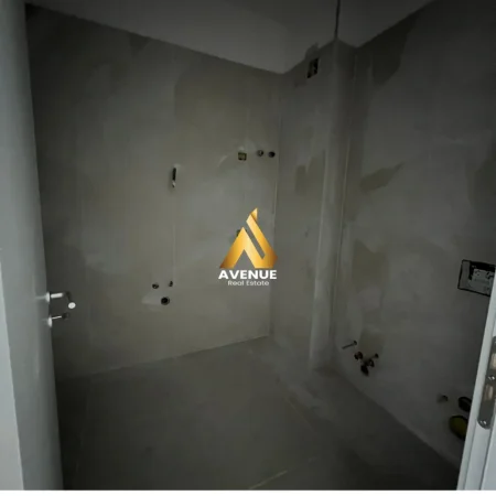 Tirane, shitet apartament 1+1+Ballkon Kati 3, 53 m² 68.000 € (gryka e kacanikut)