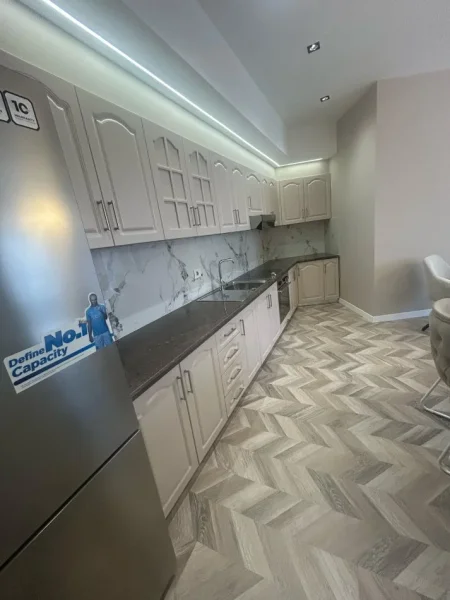 Tirane, jepet me qera apartament 2+1+Ballkon Kati 7, 120 m² 1.200 € 