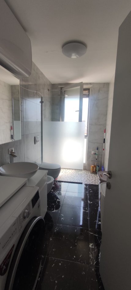 Tirane, jepet me qera apartament 2+1+Ballkon Kati 6, 94 m² 700 € (Don Bosko)