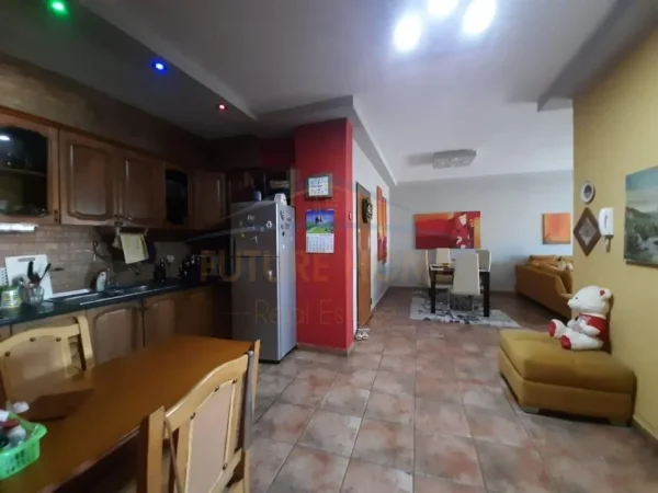 0683487469 Tirane, shitet apartament 2+1 Kati 5, 118 m² 170.000 € (Rruga e Dibres)