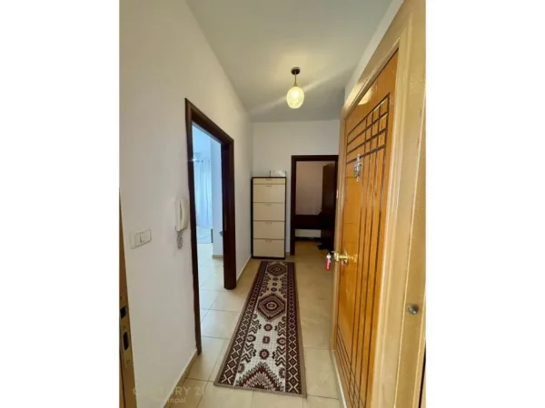 Tirane, jepet me qera apartament 2+1 , 600 € 