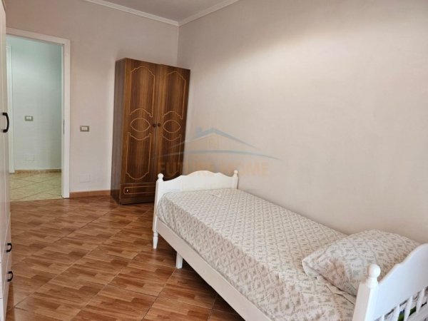 Tirane, jepet me qera apartament 2+1 Kati 2, 94 m² 600 € 