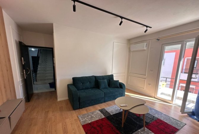 Tirane, jepet me qera apartament 1+1+Ballkon Kati 3, 70 m² 550 € (SELITE)