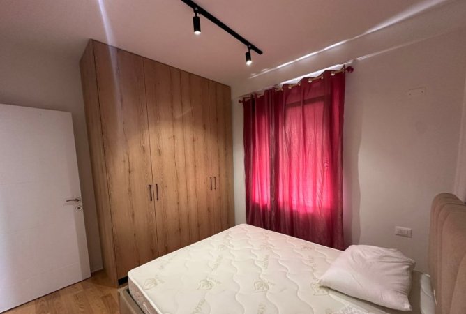 Tirane, jepet me qera apartament 1+1+Ballkon Kati 3, 70 m² 550 € (SELITE)