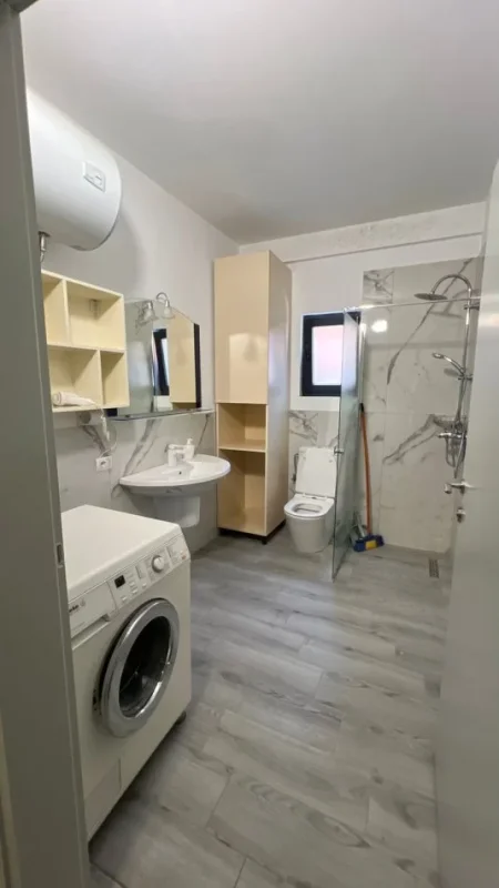 Tirane, jepet me qera apartament 2+1 Kati 2, 450 €