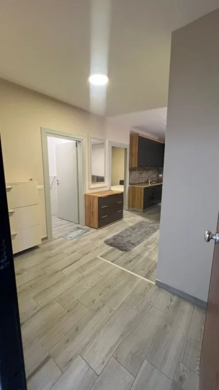 Tirane, jepet me qera apartament 2+1 Kati 2, 450 €