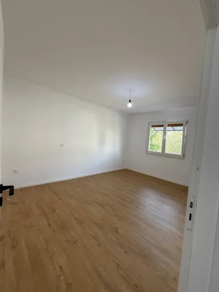 Tirane, shitet apartament 2+1 Kati 2, 72 m² 122.000 € (Ali Dem, prane Fax News)