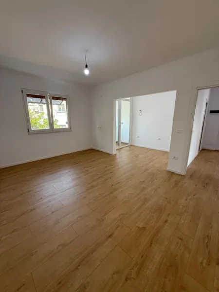 Tirane, shitet apartament 2+1 Kati 2, 72 m² 122.000 € (Ali Dem, prane Fax News)