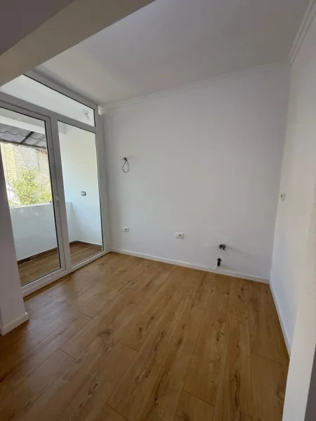 Tirane, shitet apartament 2+1 Kati 2, 72 m² 122.000 € (Ali Dem, prane Fax News)