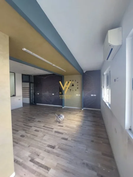 Tirane, shitet zyre Kati 4, 110 m² (SHESHI WILLSON)