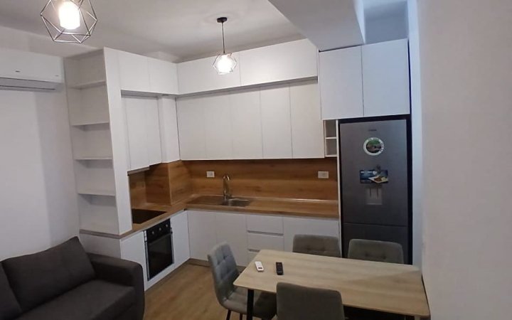 Shqiperi, jepet me qera apartament 1+1+Ballkon Kati 7, 55 m² 420 € (ALI DEMI)