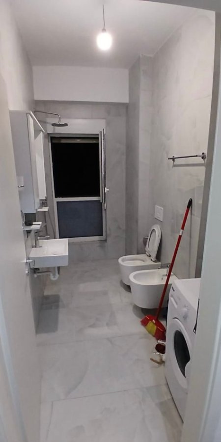 Shqiperi, jepet me qera apartament 1+1+Ballkon Kati 7, 55 m² 420 € (ALI DEMI)
