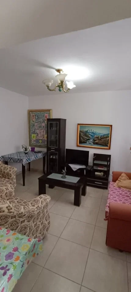 Tirane, jepet me qera apartament 2+1+Ballkon Kati 2, 80 m² 500 € 