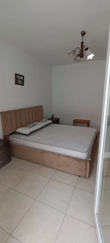 Tirane, jepet me qera apartament 2+1+Ballkon Kati 2, 80 m² 500 € 