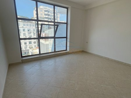Tirane, shitet apartament 3+1+2+Ballkon Kati 5, 225 m² 235.000 € (Selvia, Shkolla Partizani)