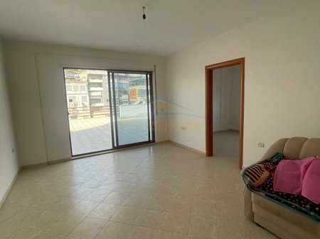 Tirane, shitet apartament 3+1+2+Ballkon Kati 5, 225 m² 235.000 € (Selvia, Shkolla Partizani)