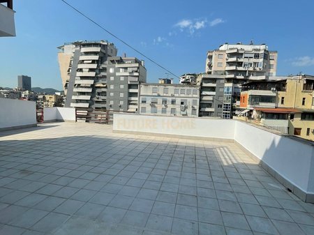 Tirane, shitet apartament 3+1+2+Ballkon Kati 5, 225 m² 235.000 € (Selvia, Shkolla Partizani)