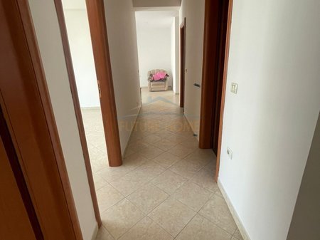 Tirane, shitet apartament 3+1+2+Ballkon Kati 5, 225 m² 235.000 € (Selvia, Shkolla Partizani)
