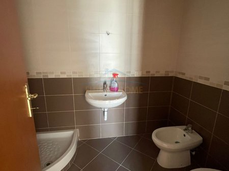 Tirane, shitet apartament 3+1+2+Ballkon Kati 5, 225 m² 235.000 € (Selvia, Shkolla Partizani)