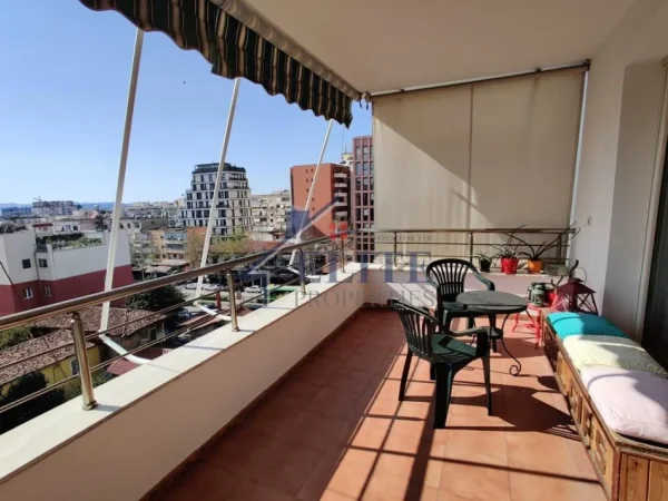 Tirane, jepet me qera apartament 2+1+Ballkon Kati 6, 120 m² 1.000 € 
