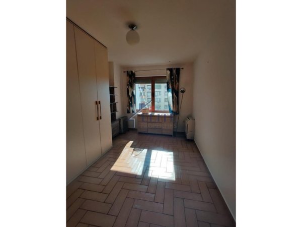 Tirane, jepet me qera apartament 2+1+Ballkon Kati 6, 120 m² 1.000 € 