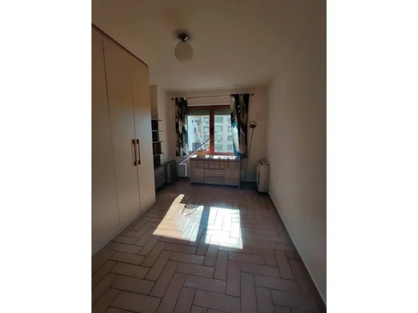Tirane, jepet me qera apartament 2+1+Ballkon Kati 6, 120 m² 1.000 € 