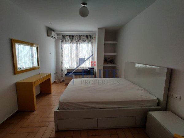 Tirane, jepet me qera apartament 2+1+Ballkon Kati 6, 120 m² 1.000 € 