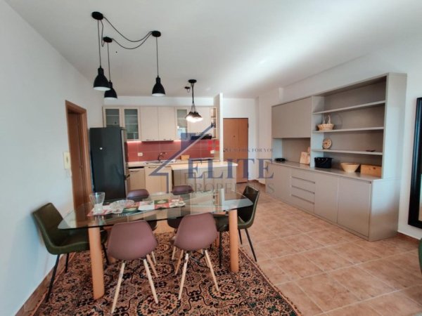 Tirane, jepet me qera apartament 2+1+Ballkon Kati 6, 120 m² 1.000 € 