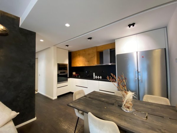 Tirane, jepet me qera apartament 2+1 Kati 4, 119 m² 2.000 € (Myslym shyr)