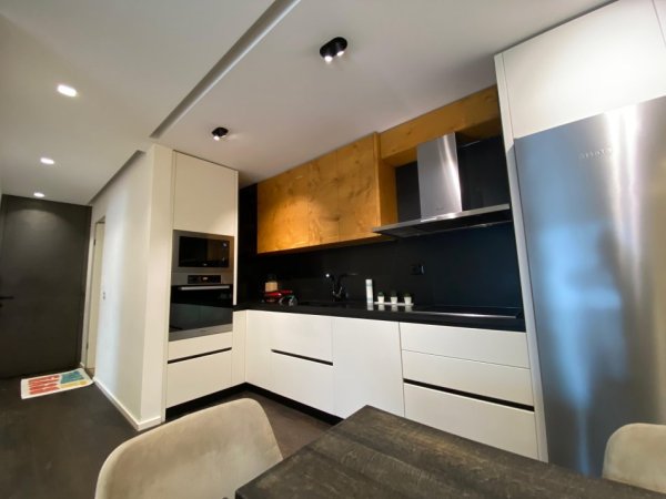 Tirane, jepet me qera apartament 2+1 Kati 4, 119 m² 2.000 € (Myslym shyr)