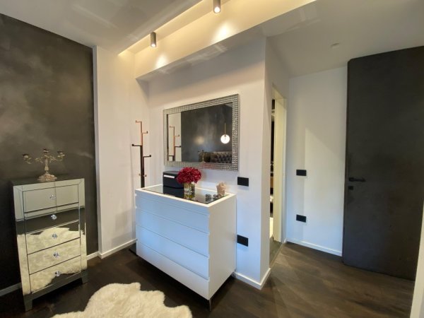 Tirane, jepet me qera apartament 2+1 Kati 4, 119 m² 2.000 € (Myslym shyr)