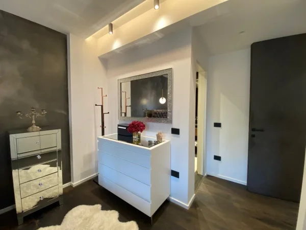 Tirane, jepet me qera apartament 2+1+POST PARKIMI, Kati 4, 119 m² 1600 € (Myslym shyr)