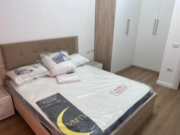 Tirane, jepet me qera apartament 2+1 Kati 7, 90 m² 450 € (fresku)