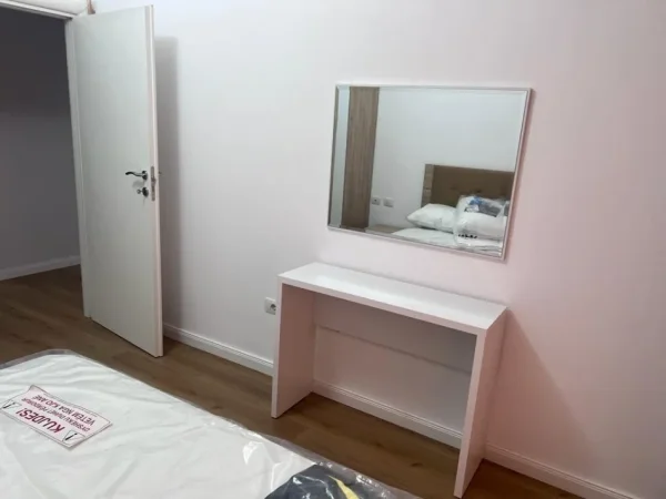 Tirane, jepet me qera apartament 2+1 Kati 7, 90 m² 450 € (fresku)