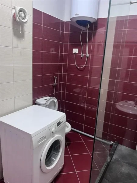 Tirane, jepet me qera apartament 2+1 Kati 7, 90 m² 450 € (fresku)