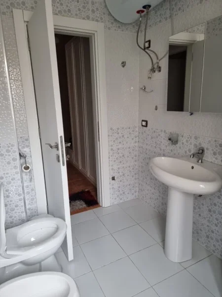 Tirane, shitet 2+1+Aneks+Ballkon Kati 2, 94 m² 145.000 €