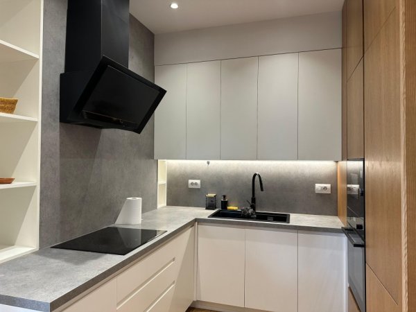 Tirane, jepet me qera apartament 2+1+Ballkon Kati 6, 100 m² 1.500 € (Tirana Garden Building)