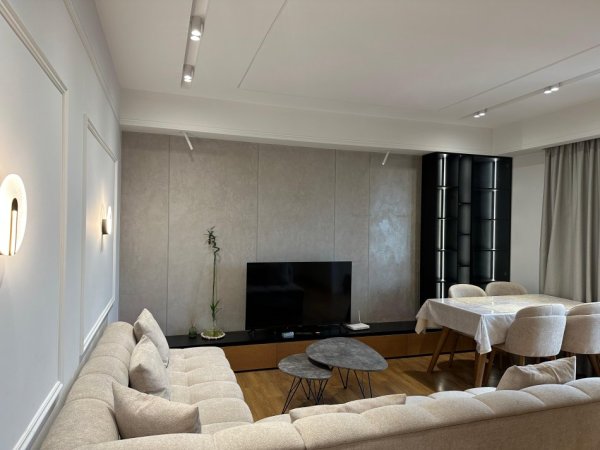 Tirane, jepet me qera apartament 2+1+Ballkon Kati 6, 100 m² 1.500 € (Tirana Garden Building)