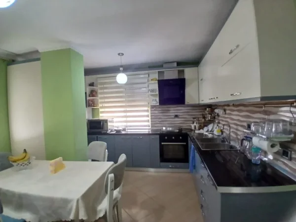 Tirane, shitet apartament 2+1+Aneks+Ballkon Kati 5, 103 m² 130.000 € (laprake)