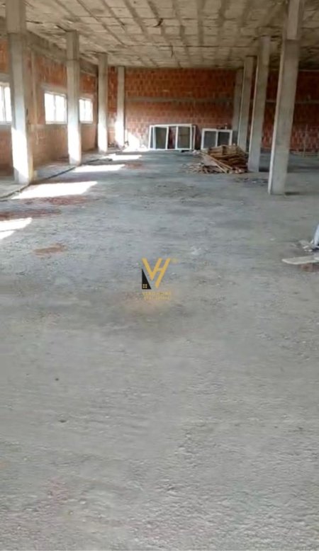 Tirane, jepet me qera magazine Kati 0, 880 m² 2.200 € (VORE)