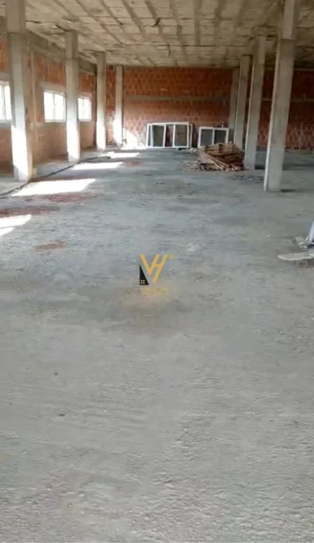 Tirane, jepet me qera magazine Kati 0, 880 m² 2.200 € (VORE)