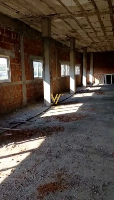 Tirane, jepet me qera magazine Kati 0, 880 m² 2.200 € (VORE)