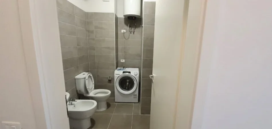 Tirane, jepet me qera apartament 2+1 Kati 1, 80 m² 450 € 