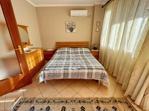 Tirane, jepet me qera apartament 1+1+Ballkon Kati 3, 55 m² 600 € (sheshi willson)